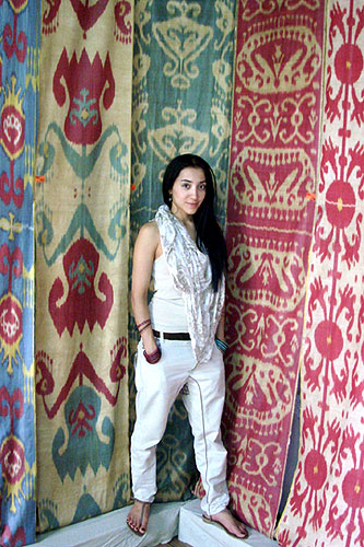 YODGORLIK - manufacture of IKAT silk fabrics in Margilan